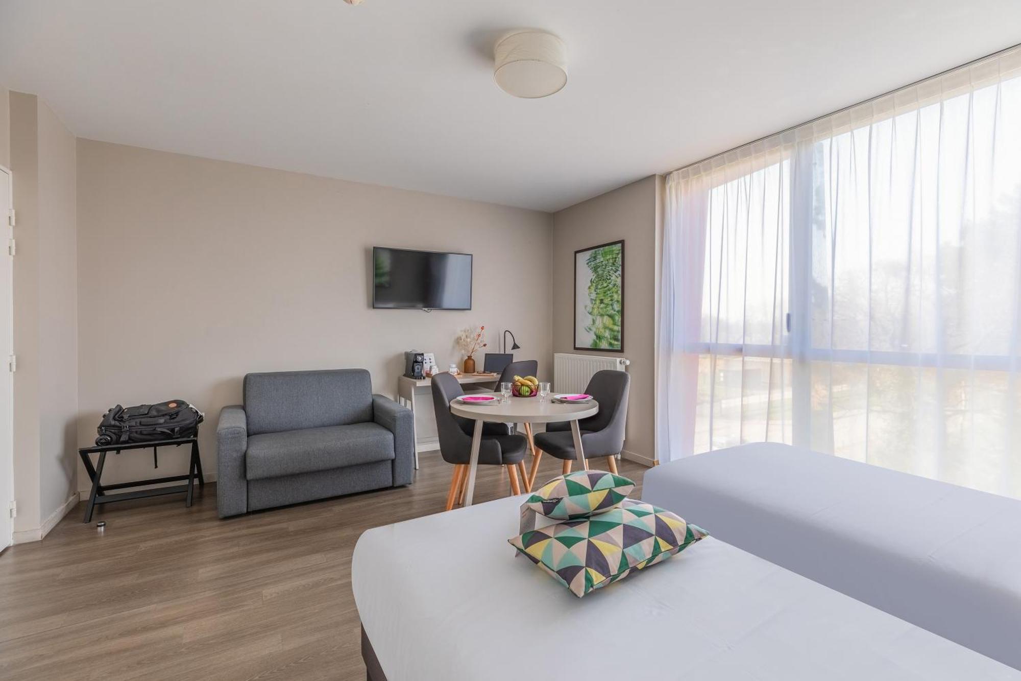 อัปปาร์ตซิตี้ กงฟอร์ เรนส์ - เซสซง เซอวีญ Aparthotel เซซง เซวินเญ ภายนอก รูปภาพ